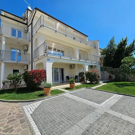 Apartamento Mit Terrasse By Interhome *