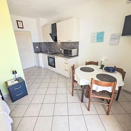 Apartamento Mit Terrasse By Interhome Novi Vinodolski